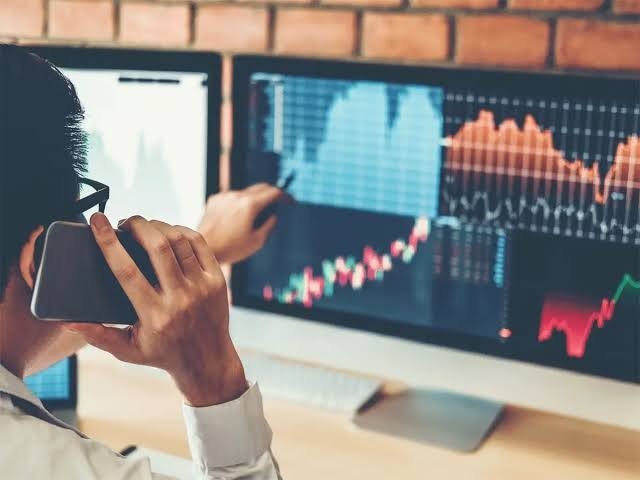 Scoring 10/10 on Stock Reports Plus: Navigating Big Banking and Refinitiv Metrics