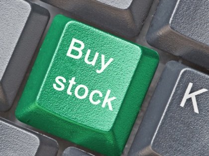 Market Trading Strategy: Keeping Powder Dry with High-Scoring Domestic Large-Caps