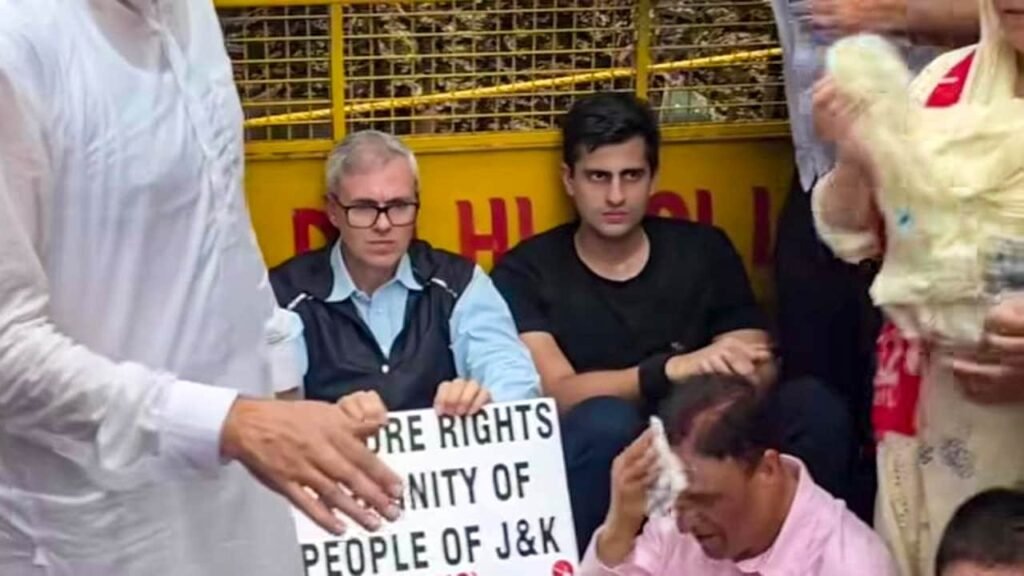 Historic Shift: Serving J&K CM Omar Abdullah Takes to Delhi Streets, Demanding Statehood