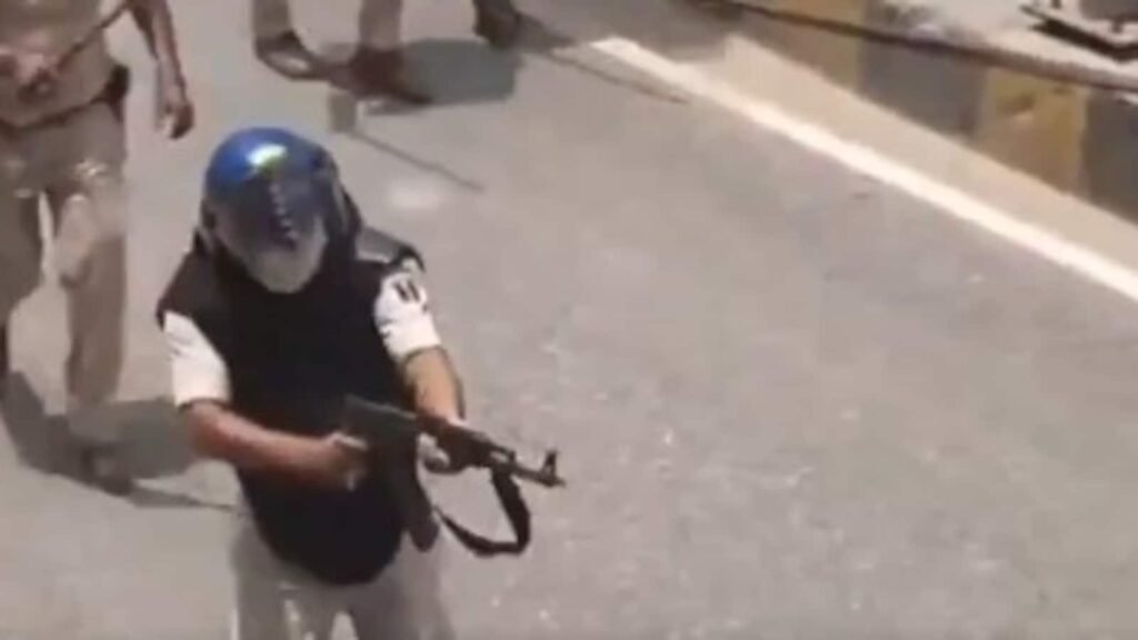 Bihar Cop Suspended After Video Shows Him Firing AK-47 at Protesting Students During Bandh
