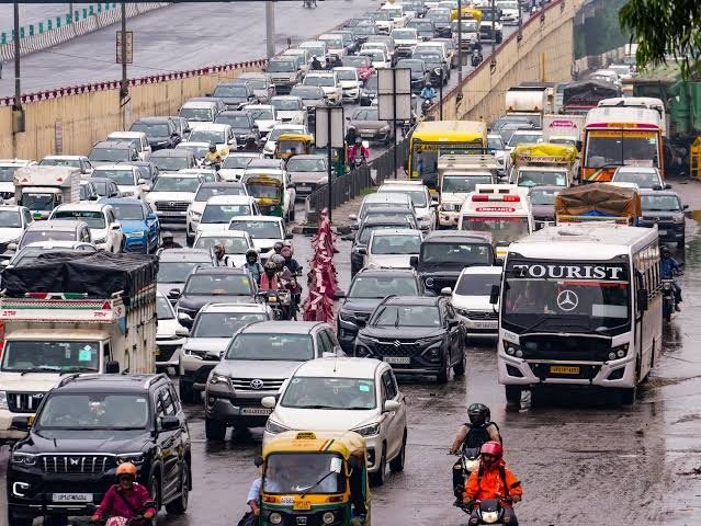 Delhi Traffic Advisory: Major Road Closures and Diversions for Independence Day Rehearsals