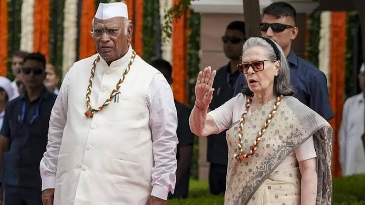 Controversy Erupts Over Vande Mataram Rendition at Congress Headquarters