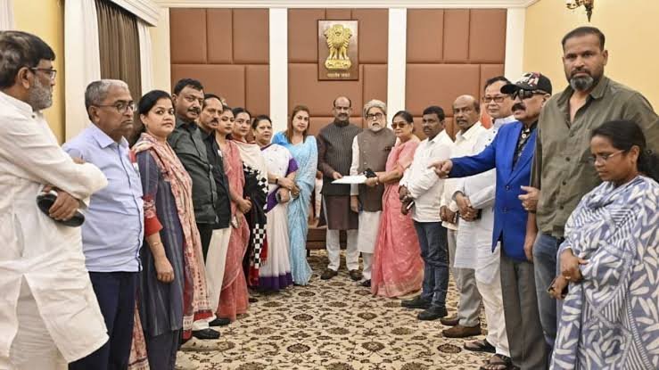 Supreme Court Notice To 20 TMC Rebel MPs: Key Developments & Legal Context