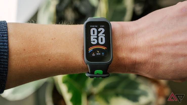 Smartwatch vs. Smart Band: Choosing the Right Wearable for Your Wrist
