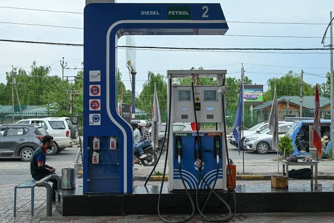 Fuel Pumps Threaten to Stop UPI Payments Above ₹2,000 Over Proposed 0.4% MDR Fee