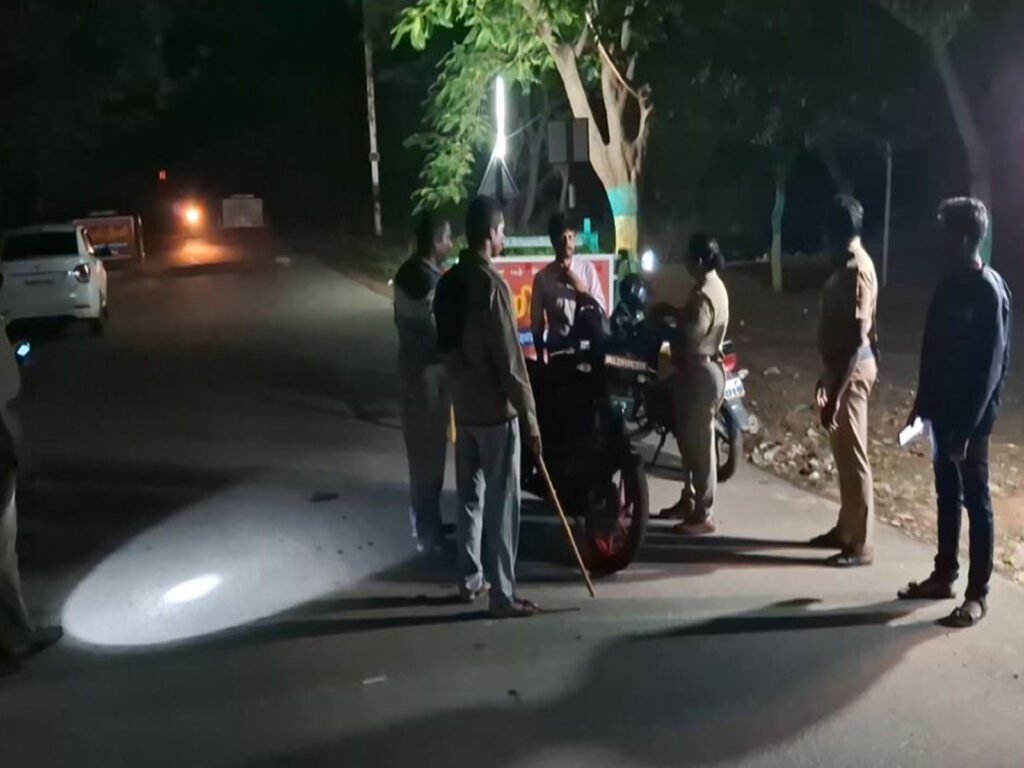 Tamil Nadu: 17 inmates escape from Theni sub-jail; police nabs one, 17 teams formed to trace others Intensive vehicle checks being carried out by police (Photo/ANI)